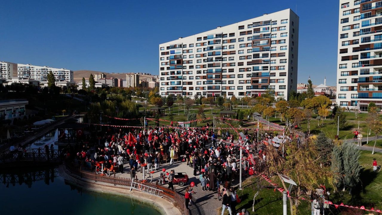 Konya'da bulunan Doğaşehir Sitesi’nde 29 Ekim Coşkusu yaşandı