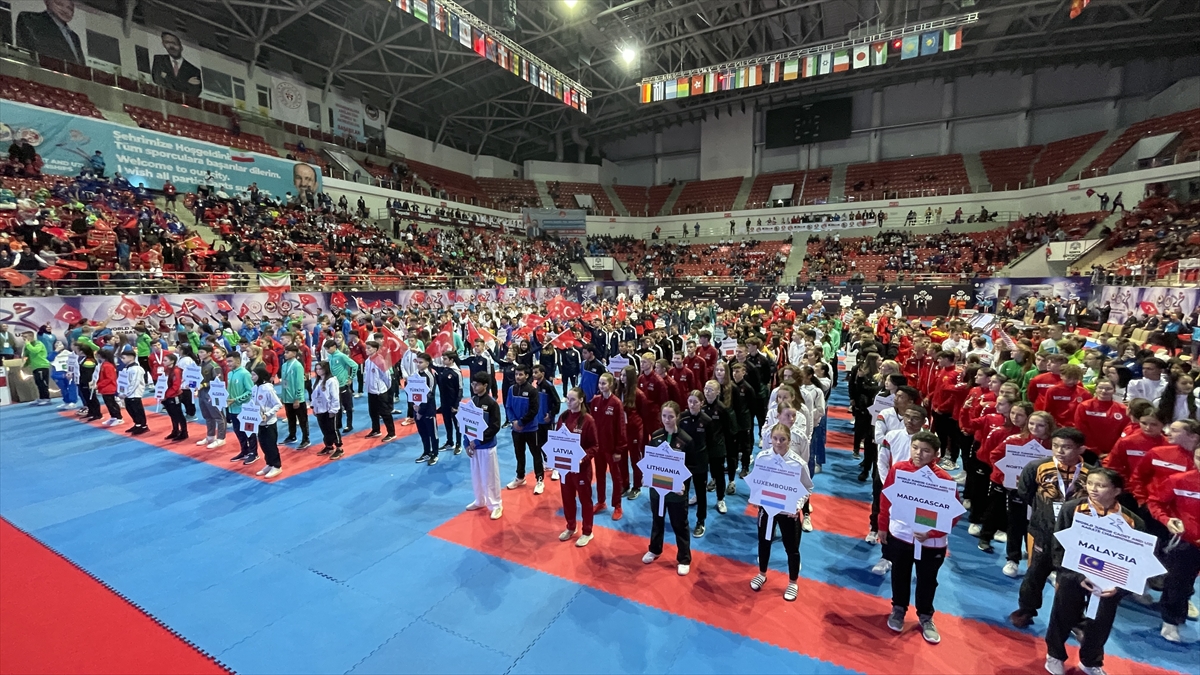 Ümit, Genç ve 21 Yaş Altı Dünya Karate Şampiyonası'nın Açılış Seremonisi Yapıldı