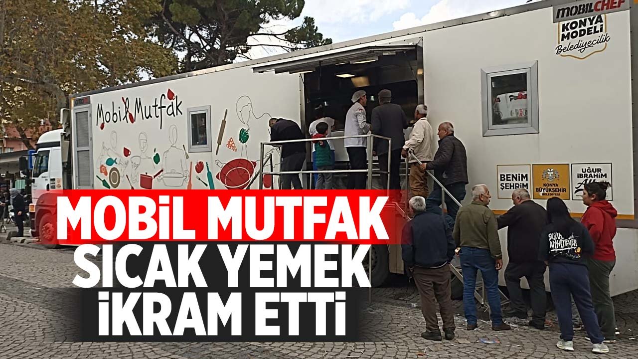 Konya Büyükşehir ekipleri deprem sonrası Sındırgı'da sıcak yemek ikram etti