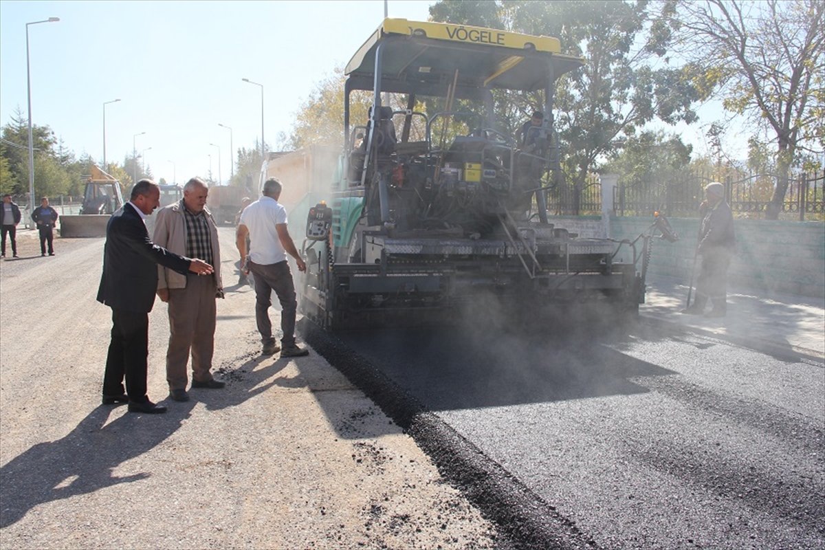 Yalıhüyük'te yol yapım çalışmaları devam ediyor