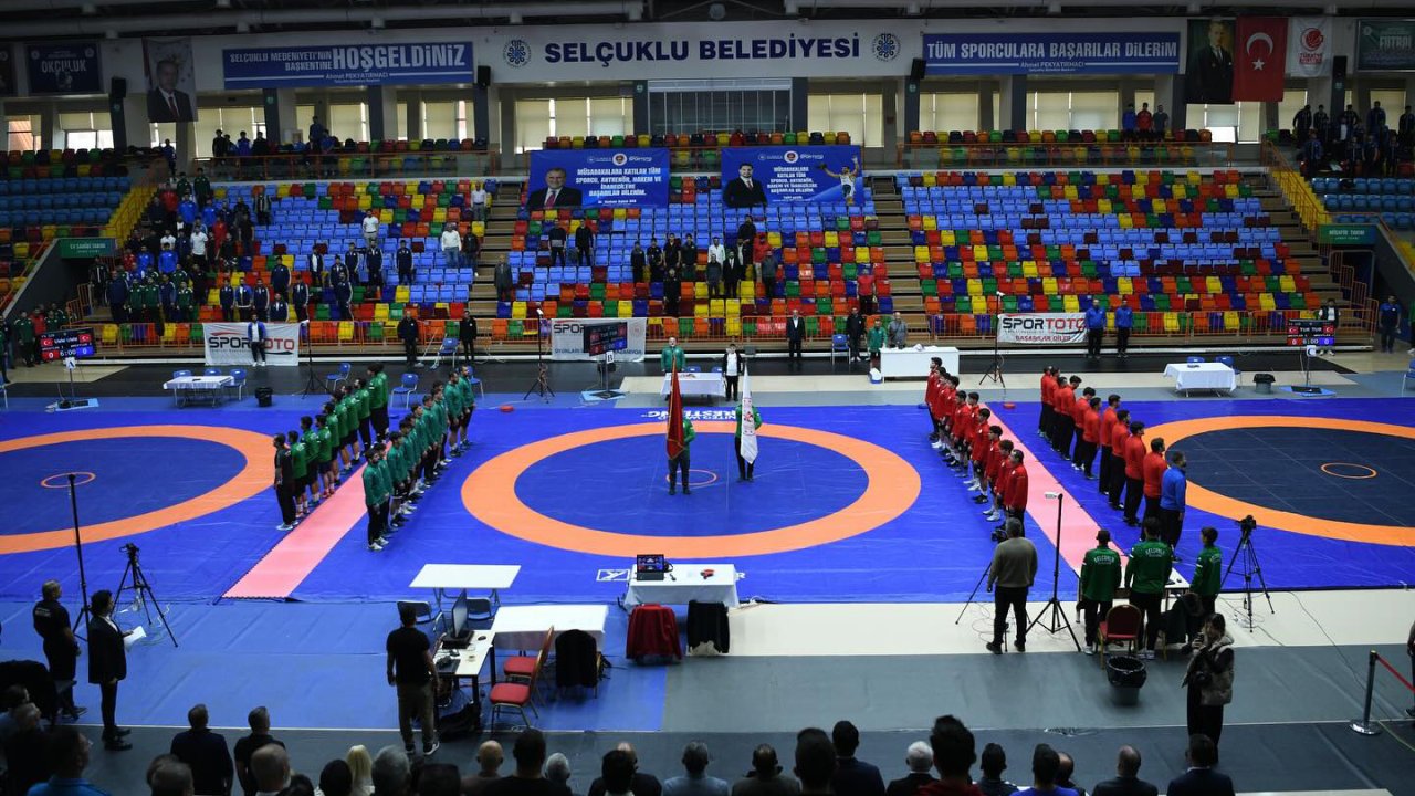 Konya’da güreş heyecanı başladı! Süper Lig müsabakaları Selçuklu’da nefes kesti