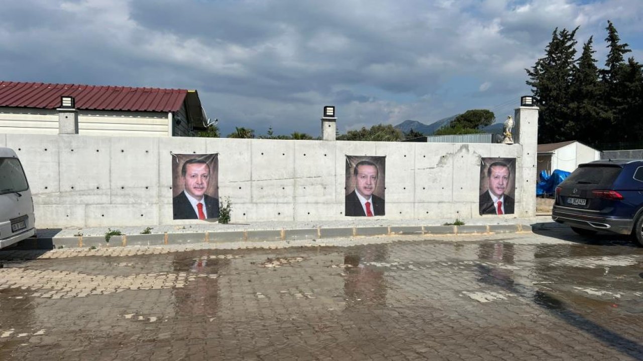 Güzelbahçe ilçe başkanı, Erdoğan sevgisini evinin duvarına taşıdı