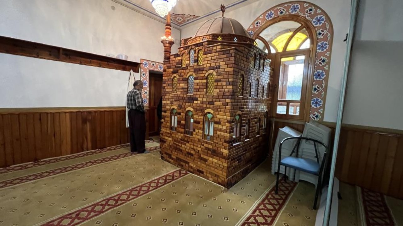 Konya'da cami içinde cami dikkat çekiyor! Mahallenin 60 yıllık ahşap ustası yaptı