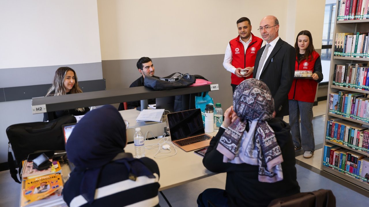 Başkan Pekyatırmacı'dan Yeni Nesil Şehir Kütüphanesi'ne ziyaret! Gençlerle buluştu