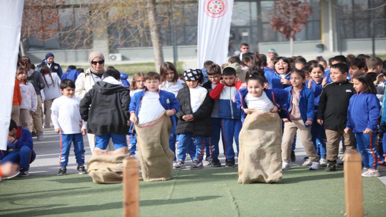 Konya'da çocuklar pili bitmeyen oyunlarla eğlendi! Geleneksel oyunlar yaşatıldı