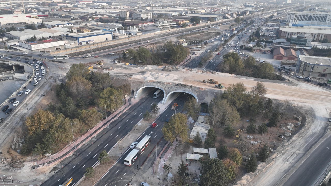 Konya'da yenileme çalışması hızla süren Marangozlar Köprülü Kavşağı'nda alt kısım trafiğe açıldı!