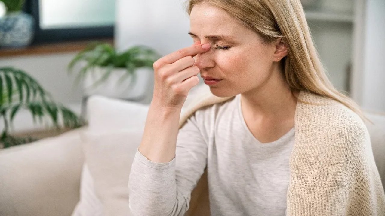 Sinüzit deyip geçmeyin! Geçmeyen baş ağrısı ve yorgunluğunuzun nedeni bu olabilir