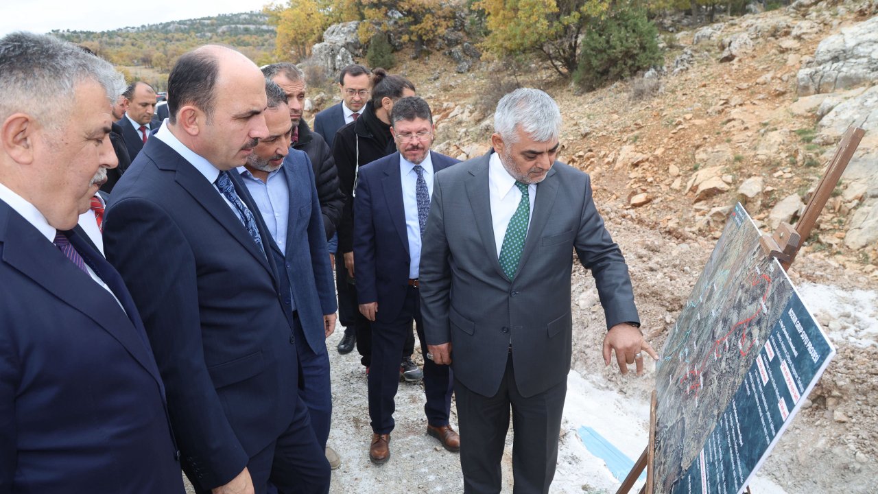 38 Mahallenin su sorununu çözecek projeyi yerinde incelediler! Milletvekili Özer ve Başkan Altay taşrada ziyaretlerde bulundu