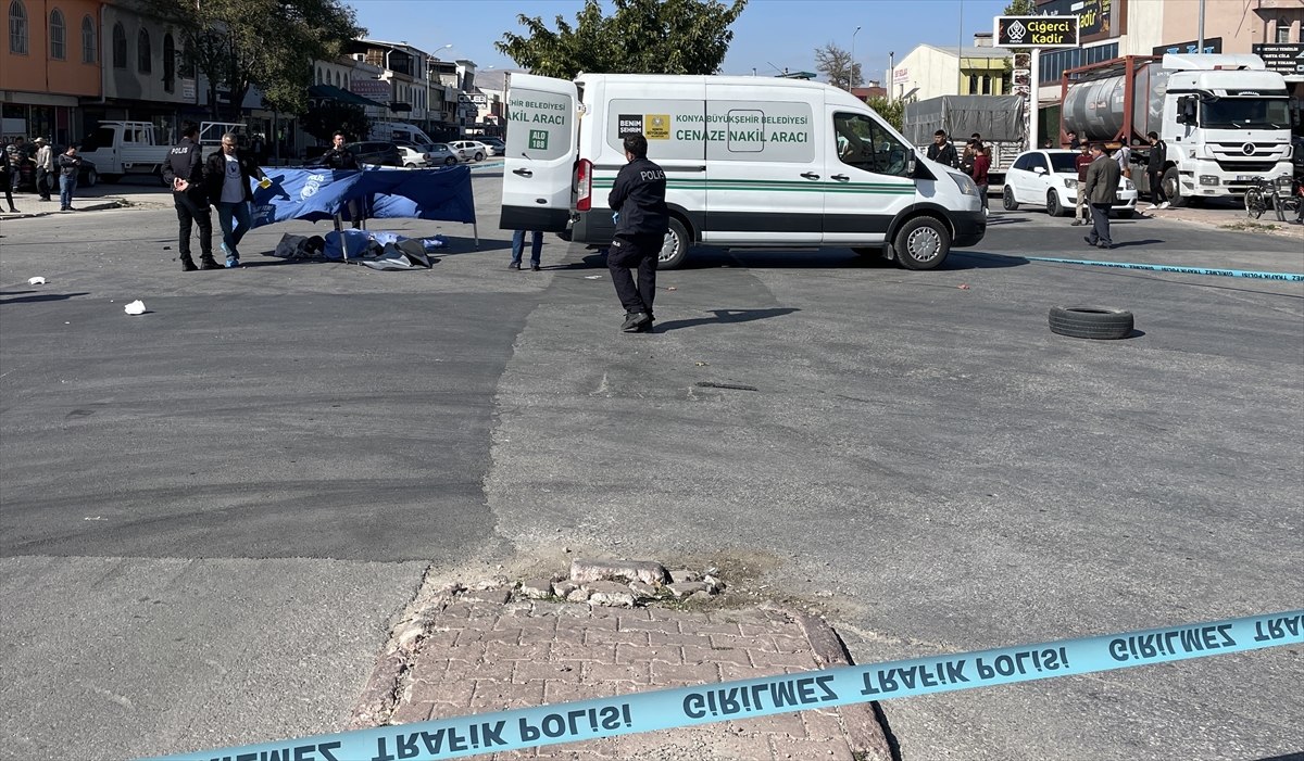 Konya'da tıra çarpan motosikletteki 2 kişi öldü