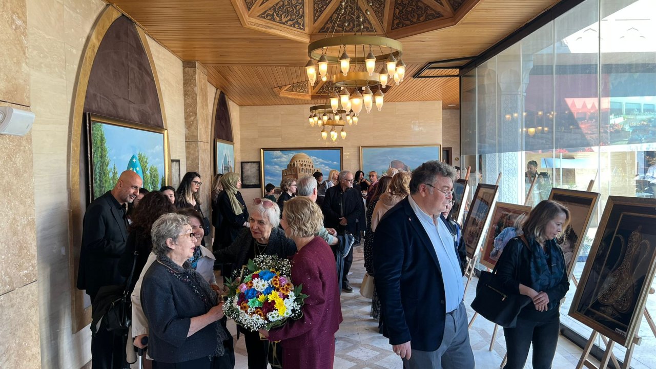“Derinliği Anlatan Eller” Konya'da kapılarını sanatseverlere açtı: 11 gün sürecek sergi hayranlık uyandırdı