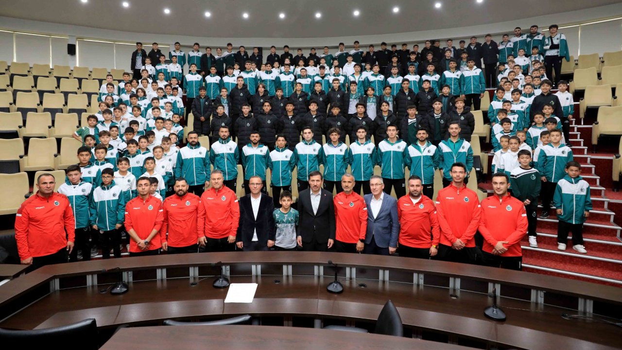 Başkan Kılca, Karatay Belediyespor'un Futbol Takımlarını Ağırladı