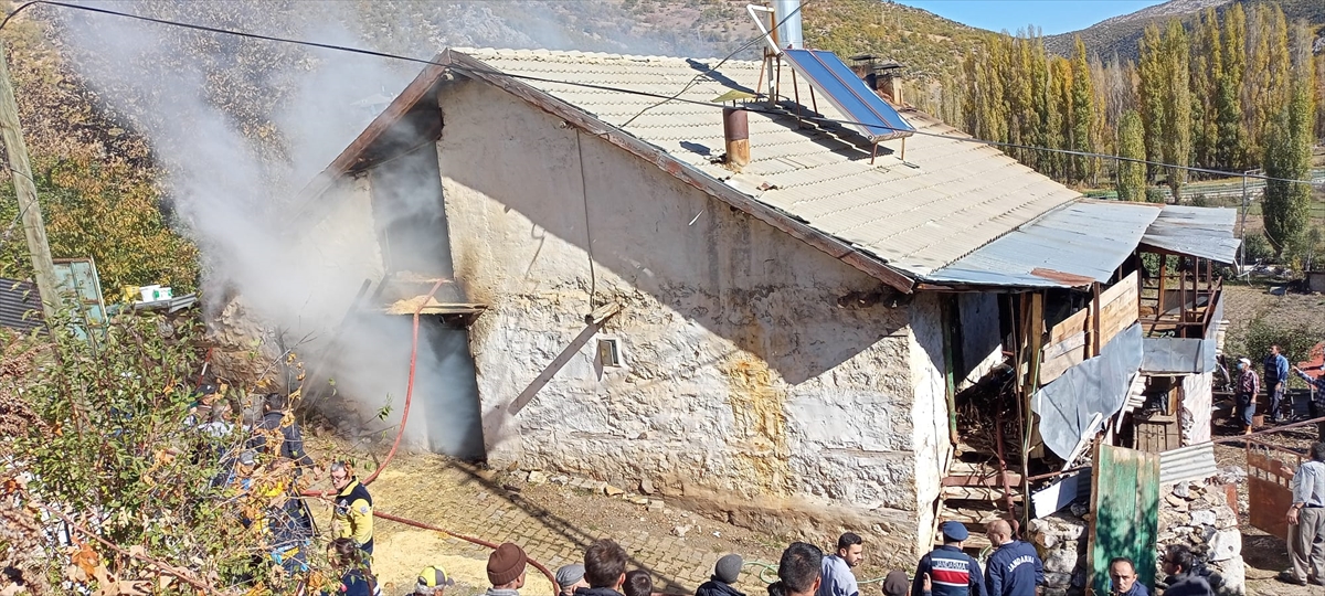 Konya'da Evde Çıkan Yangın Söndürüldü