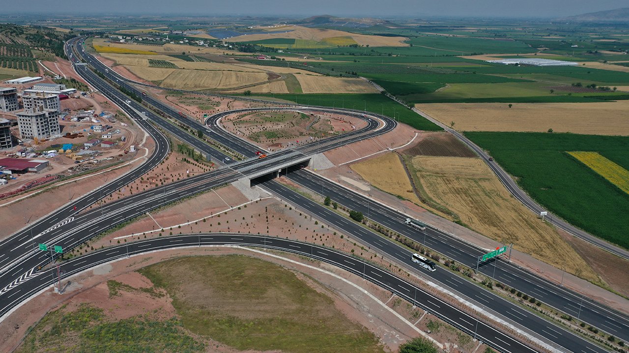 Türkiye’nin ana arterlerinde çalışmalar sürüyor: Bolu Dağı’ndan Akdeniz tünellerine kadar çok sayıda güzergâhta uyarı!