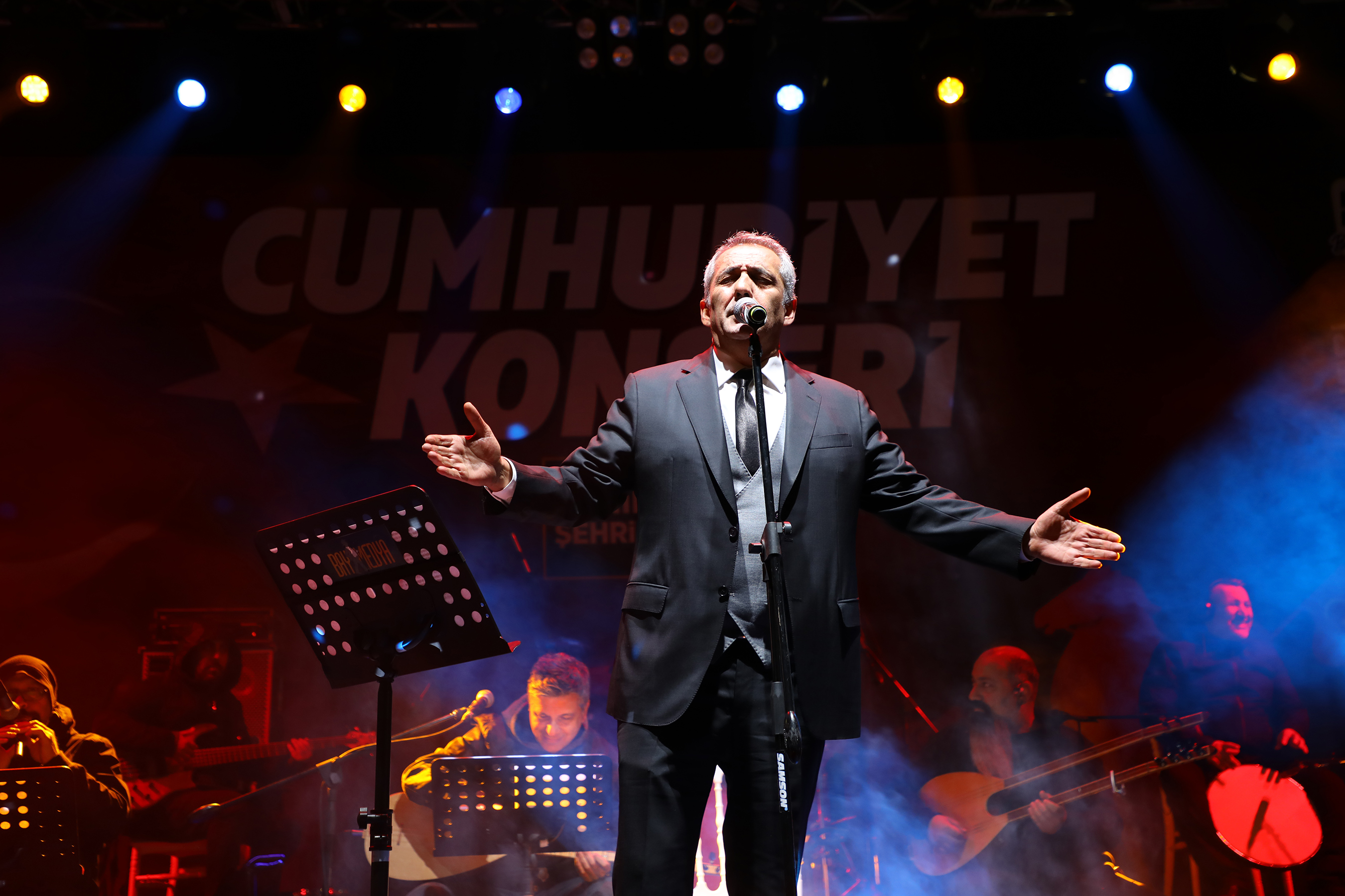 Konya Büyükşehir BelediyesiAkşehir ve Ereğli’de Cumhuriyet Konserleri Düzenledi