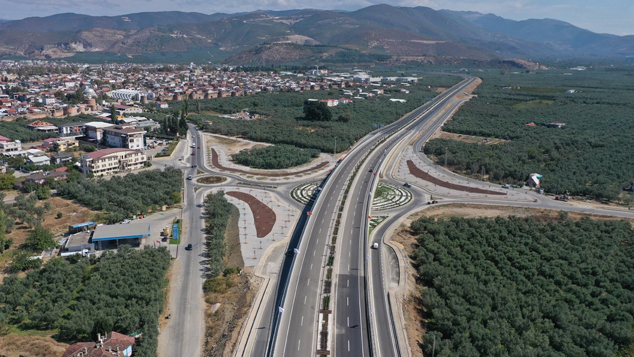 Karaman–Ermenek yolunda yoğun çalışma! Sürücülere kritik uyarı: Trafik kontrollü sağlanıyor