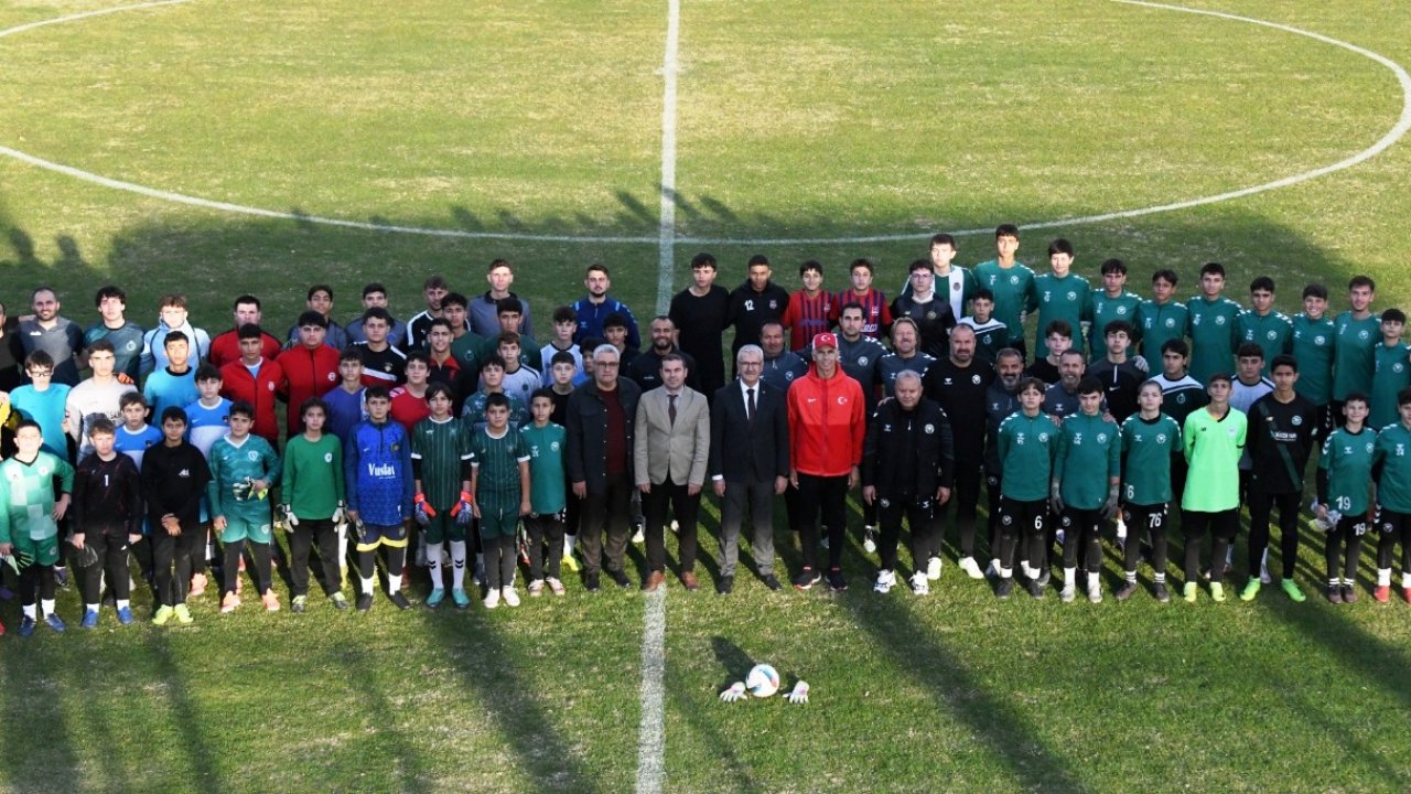 Konya'da TFF Kalecilik Günleri Etkinliği düzenlendi! 90 kursiyer sertifikalarını aldı