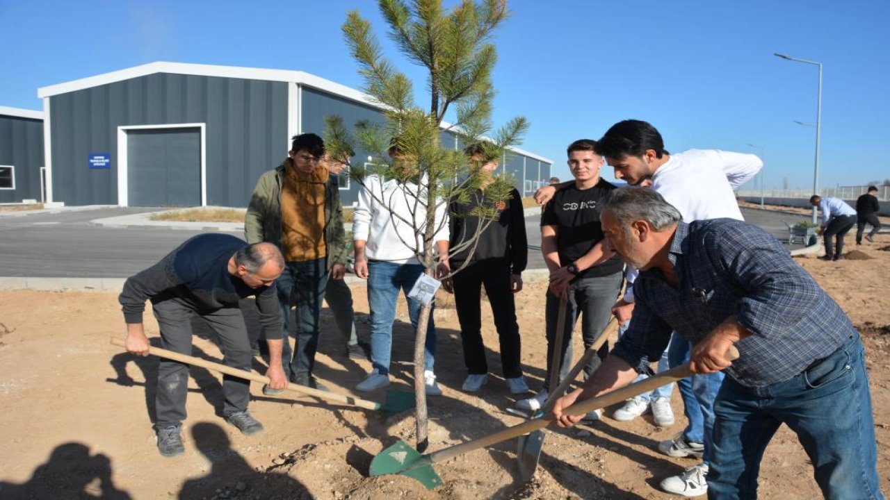 Konya'nın bu üniversitesinden anlamlı davranış! Şehitler için fidan dikildi!