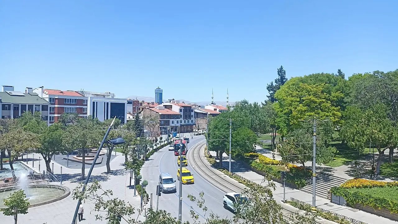 Konya’da gündüz 20 °C’ye yaklaşan ısı ve akşam saatlerinde puslu serinlik!