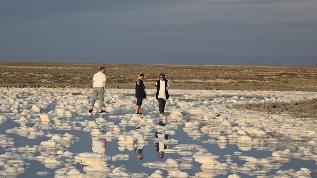 Tuz Gölü'nde sular çekildi, Pamukkale travertenlerini andırdı!