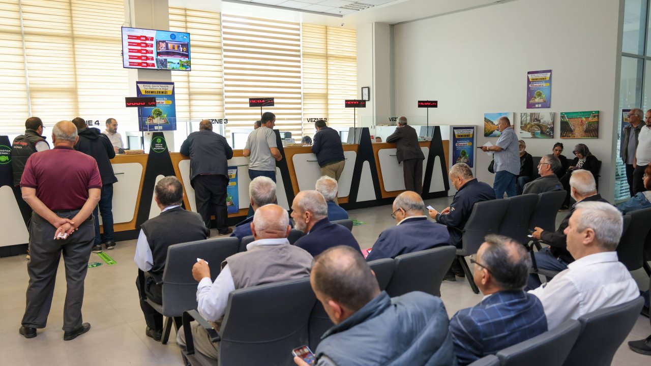 Vatandaşa kolaylık sağlamak için Meram Belediyesi vezneleri ek mesaiye gidiyor