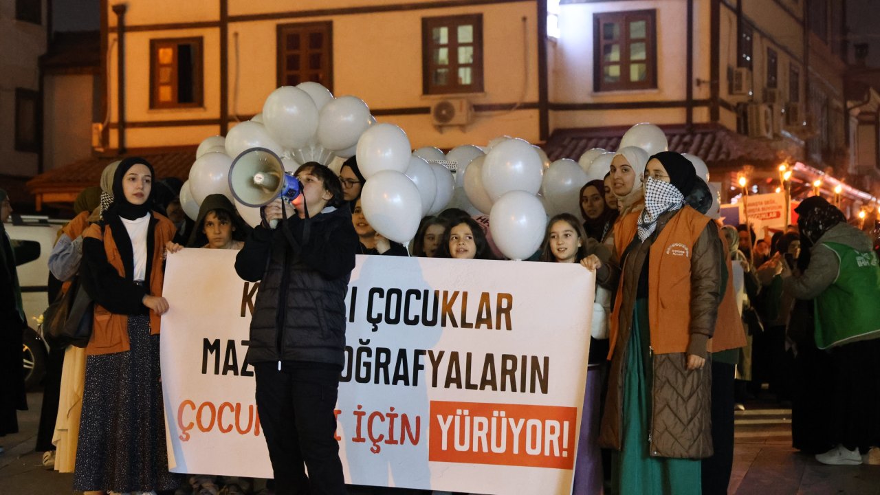 İHH Konya Şubesi’nden Dünya Çocuk Hakları Günü Yürüyüşü