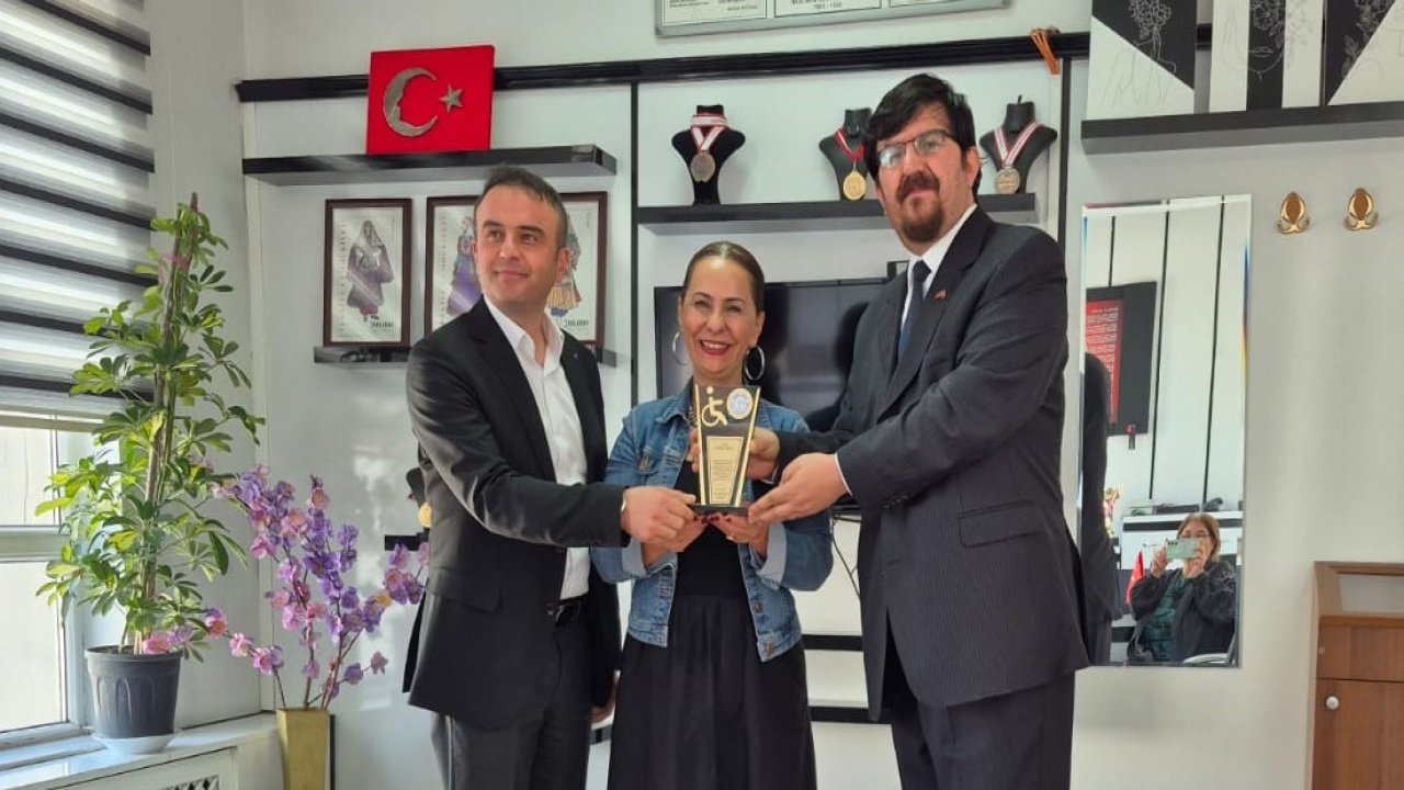 Gönül Gözü Derneği Yılın Öğretmenini Seçti