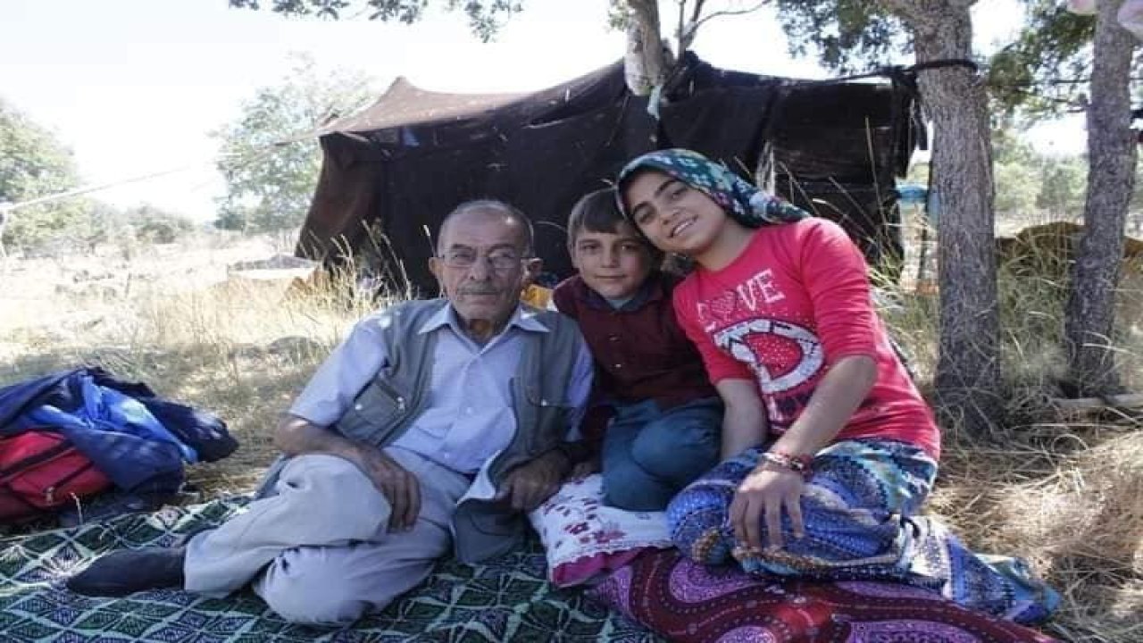 Merhum Zeki Oğuz anısına hazırlanan kitap okurları ile buluştu! Sevenleri Zeki Oğuz’u bu kitapla anlattı