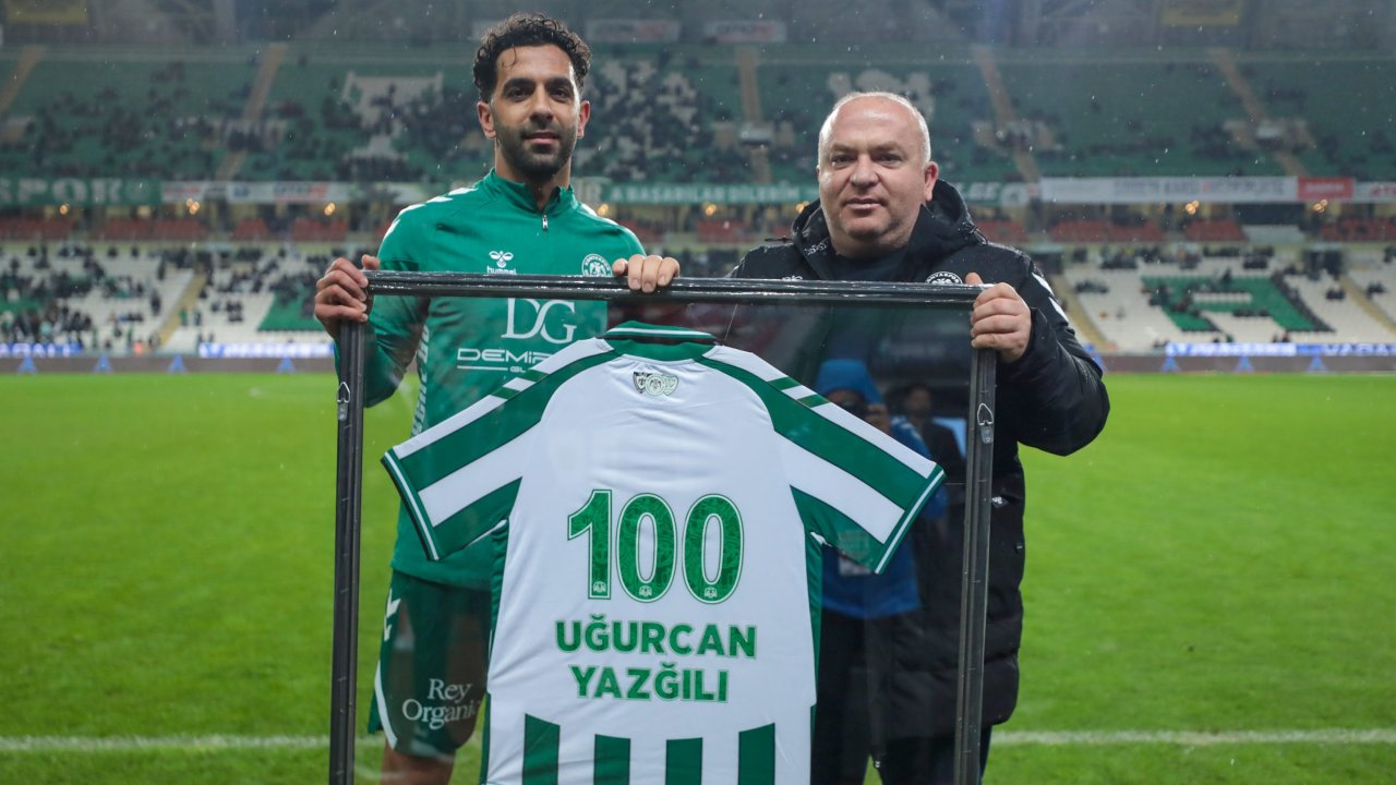 Konyaspor'da Uğurcan Yazğılı'ya 100. maç plaketi
