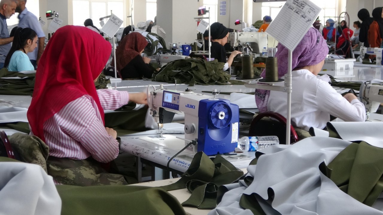 Yeni Yönetmelik Tekstil sektörünü zora soktu! Okul Kıyafeti Üreticileri ve Satıcıları Federasyonundan Hükümete Acil Çağrı