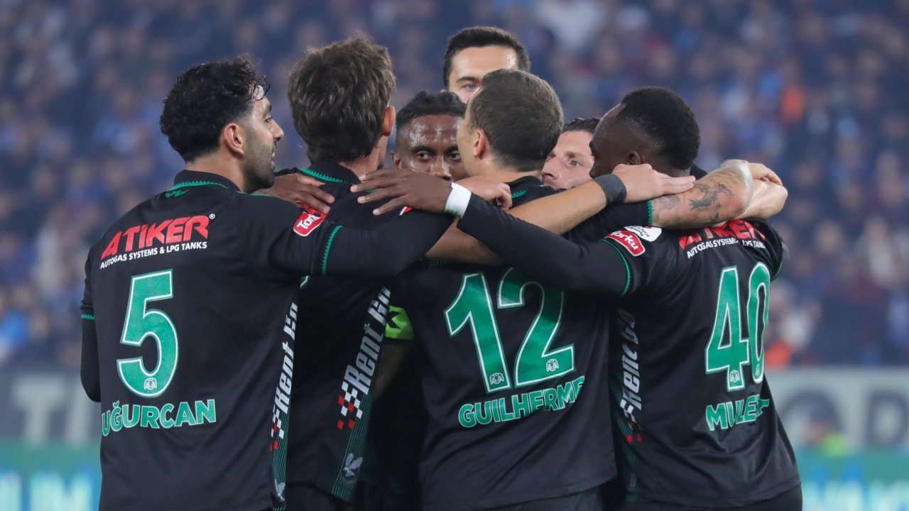 Konyaspor'un başarılı sağ beki konuştu 'İlk yarı çok iyi oynadık'