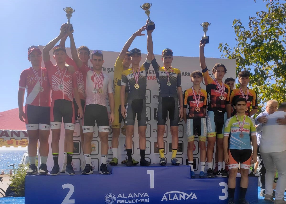 Büyükşehir Belediyesporlu Bisikletçiler Türkiye Şampiyonası’na Damga Vurdu
