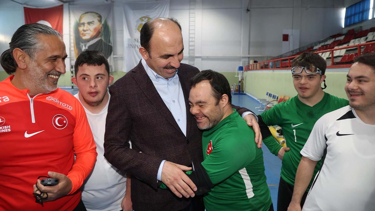 Başkan Altay: "Özel gereksinimli kardeşlerimizin başarı ve cesaretinin herkese ilham kaynağı olmasını diliyorum”