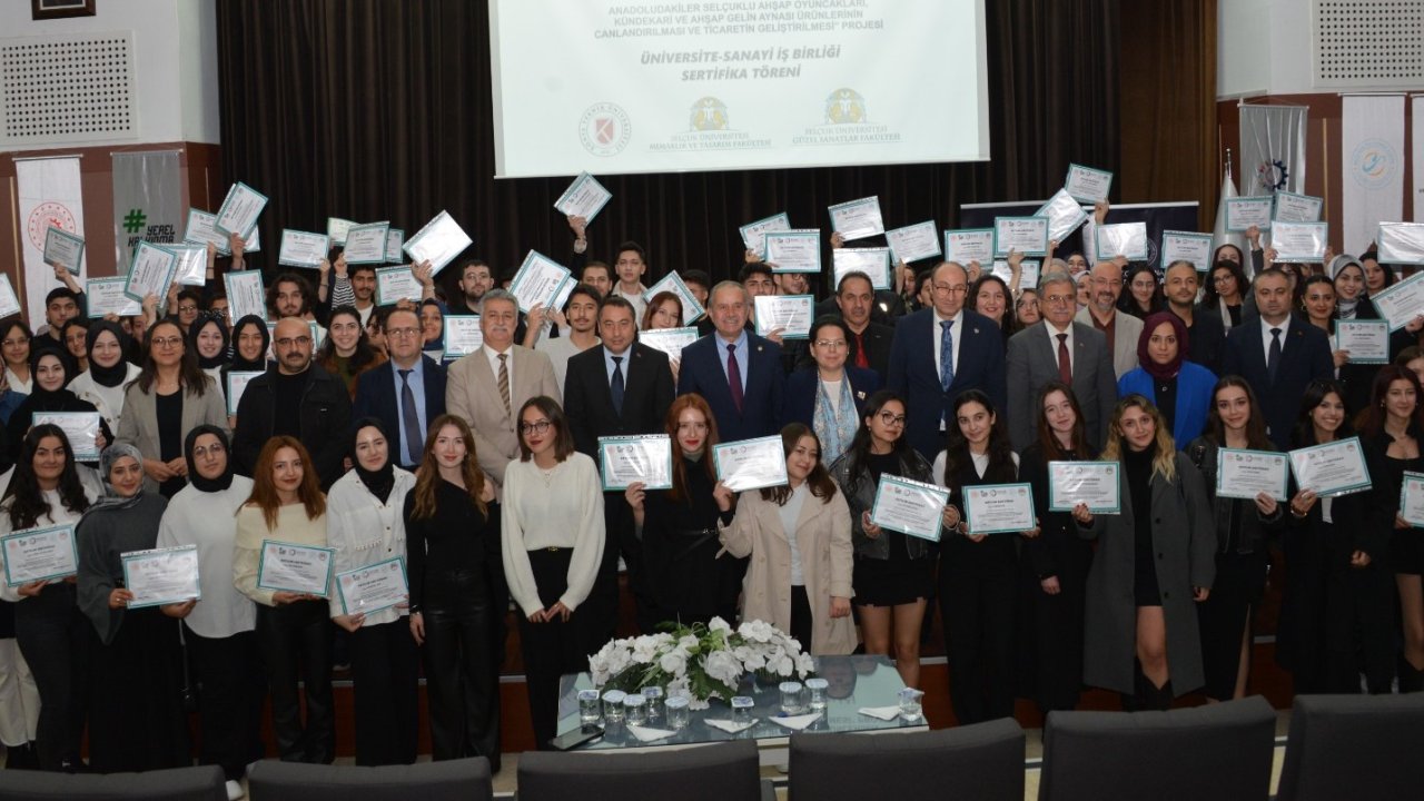 Konya'da üniversite sanayi iş birliğiyle eğitim alan 118 öğrenci sertifikalarını aldı