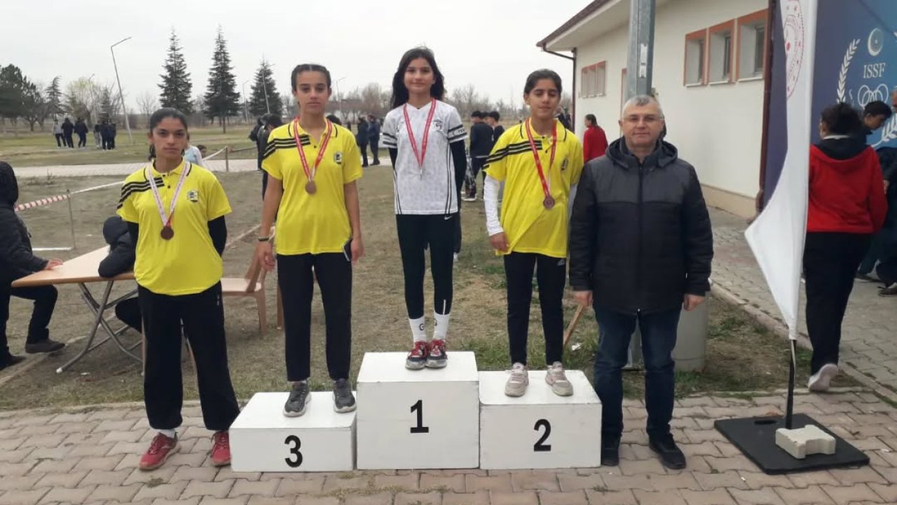 Konya’da okul sporlarında kros heyecanı: Gençler ve yıldızlar parkura çıktı