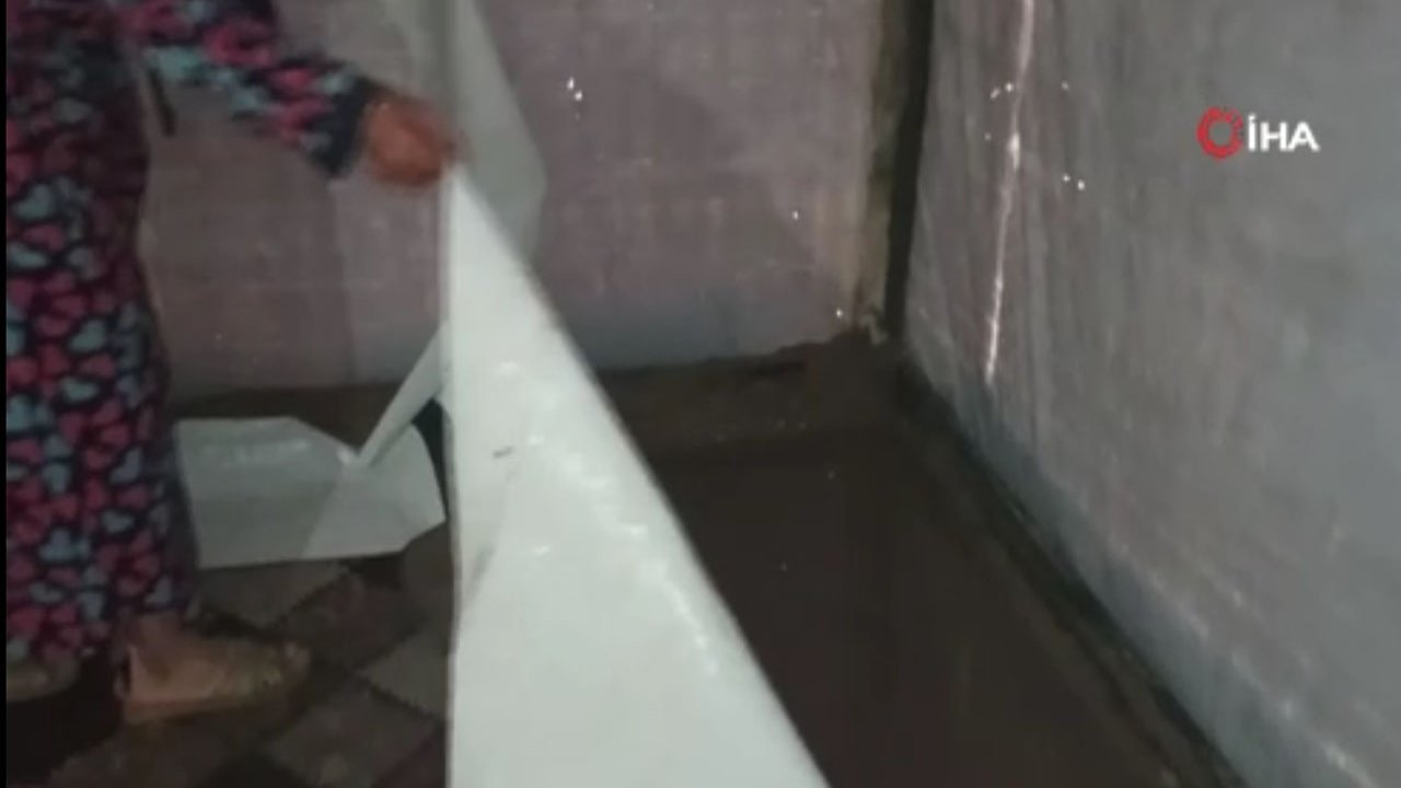 Filistinliler zor şartlarda yaşamlarını sürdürüyor! Çadırlarını su bastı!