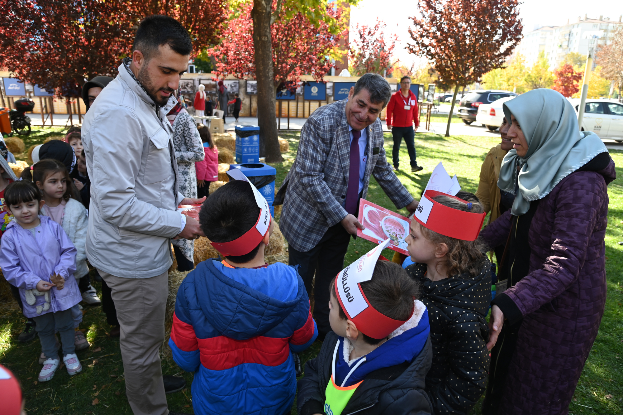 Hilal-İ Ahmer Sergisi Ve Kan Bağışı Etkinliği Yoğun İlgi Görüyor