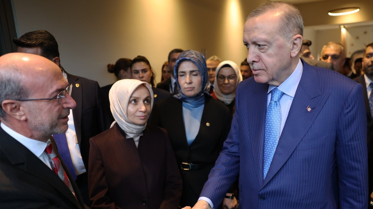 Başkan Pekyatırmacı, Türklerin Mirası projesinin ilk 4 cildini Cumhurbaşkanı Erdoğan'a takdim etti
