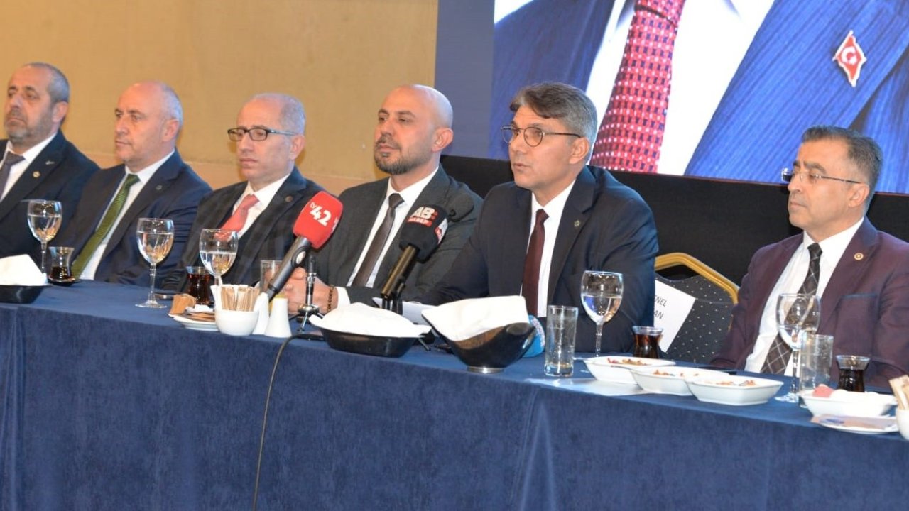 Gelecek Partisi, Konya basınıyla buluştu! Davutoğlu'nun katılamadığı toplantıda İl Başkanı Arslan, gündemi değerlendirdi