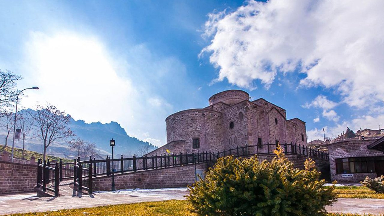 Bizans’tan Osmanlı’ya ayakta kalan yapı: Aya Elena Kilisesi neyi saklıyor?