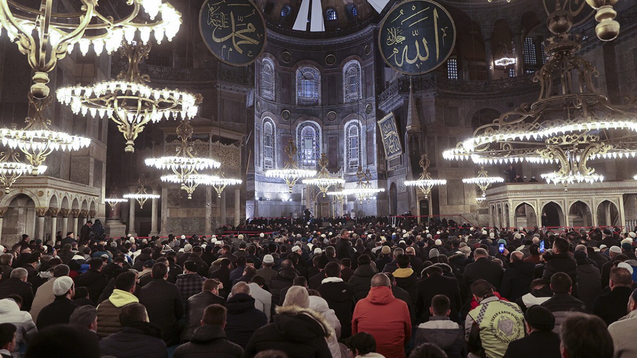 Türkiye genelinde Gazze için yardım seferberliği: Konya’da sabah namazı saatleri değişiyor!