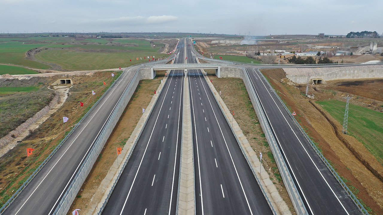 Karayollarında son durum: 9 güzergâhta çalışma var, sürücülere kritik uyarı