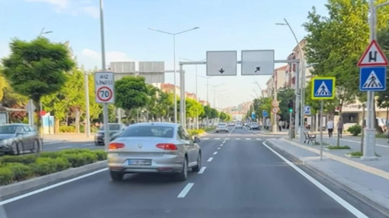 Şerit değiştirirken yapılan bu hatalar kazalara davetiye çıkarıyor