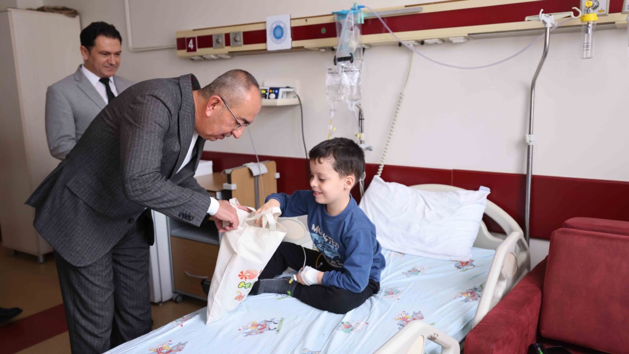 Başkan Kavuş'tan anlamlı ziyaret! Şivliliğe çıkamayan çocukları unutmadı