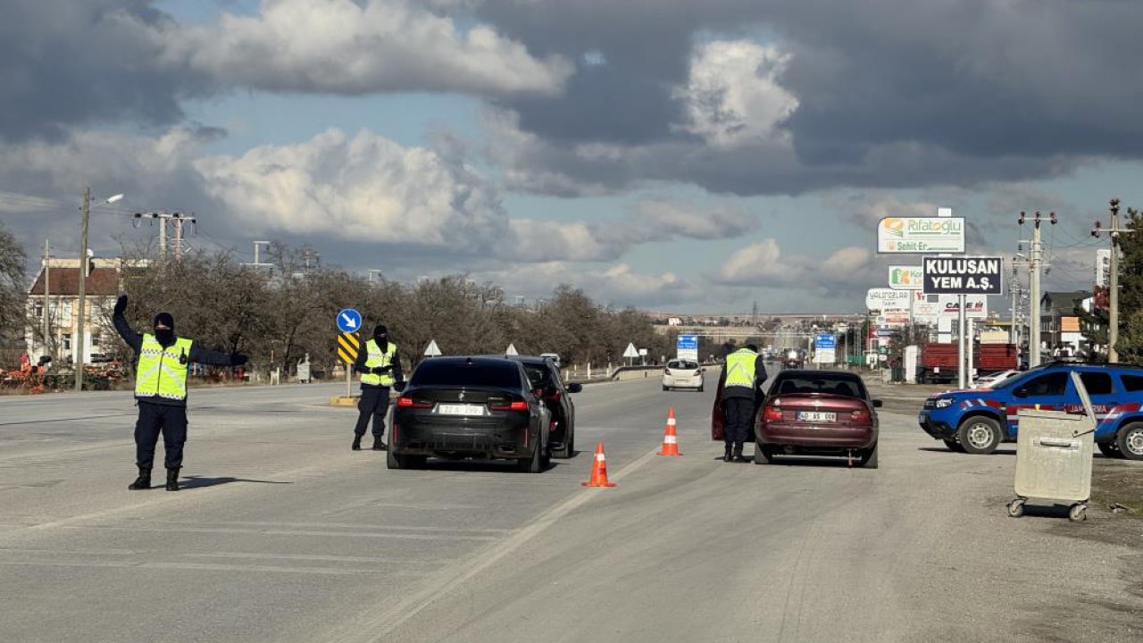Yılbaşı öncesi trafikte sıkı denetim: Kulu’da jandarma teyakkuzda