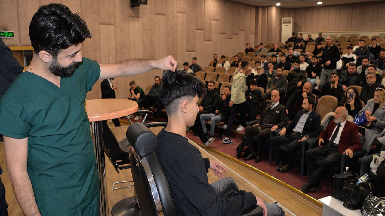Konya’da erkek kuaförlerine uygulamalı eğitim semineri yoğun ilgi gördü!