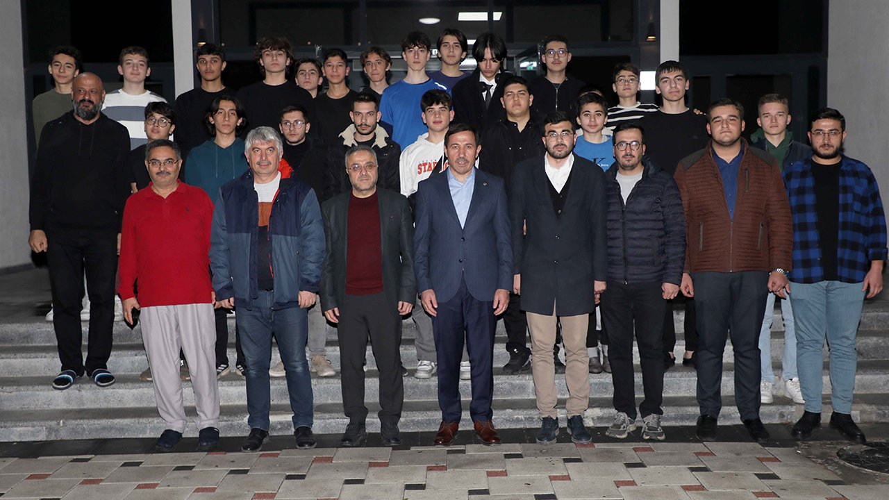 Karatay Belediye Başkanı Hasan Kılca öğrencilerle bir araya geldi