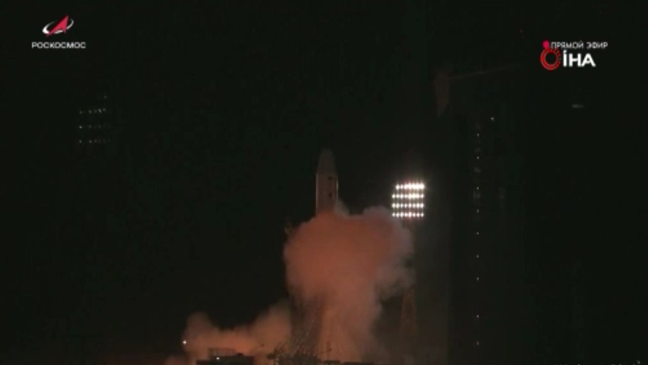Rusya, İran’a ait 3 uydu taşıyan Soyuz-2 roketini yörüngeye fırlattı!