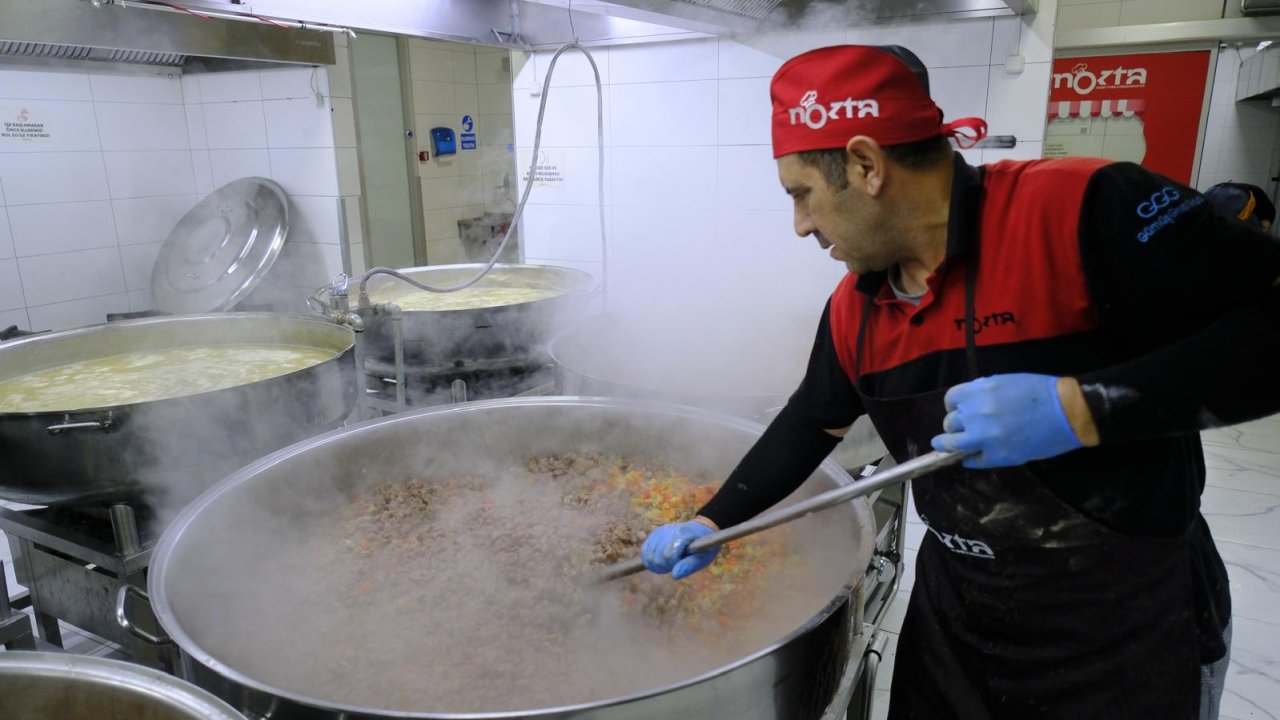 Konya'da Hazır Yemek sektörün güçlü oyuncusu Nokta Hazır Yemek günlük 10 bin kişilik yemek üretimiyle güven veriyor
