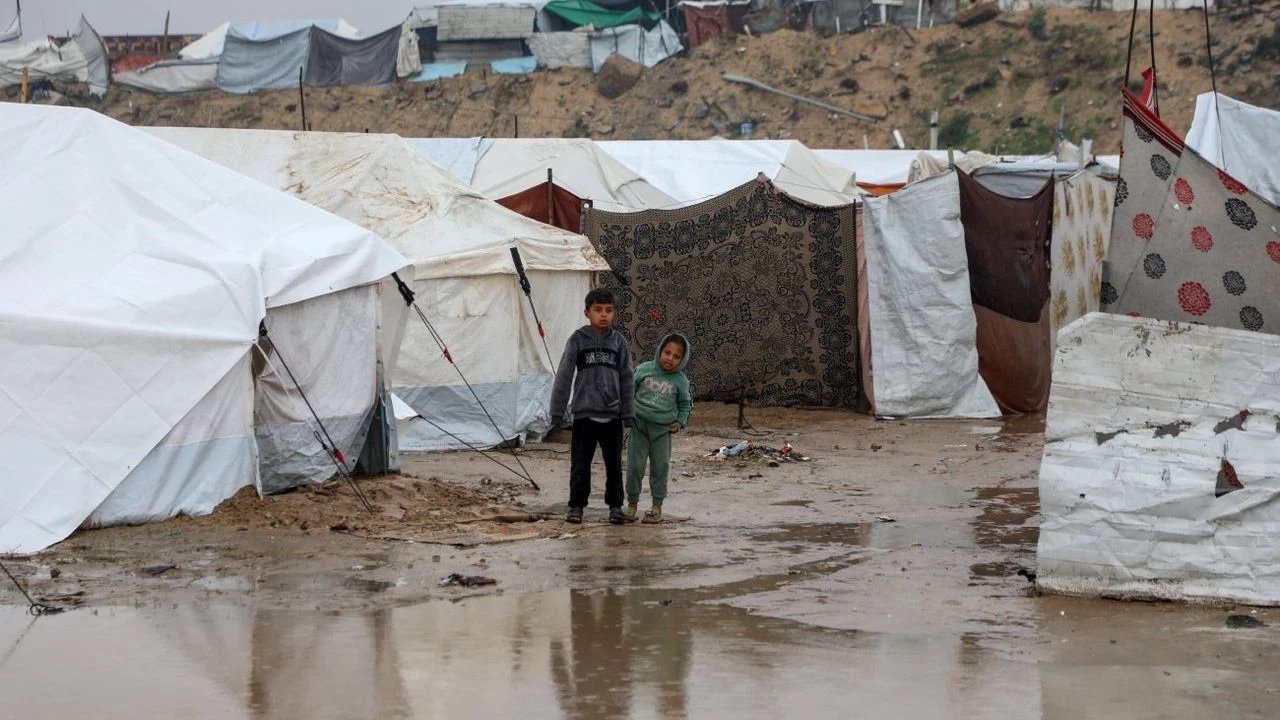 Bir yanda savaş... Bir yanda kış... Bir yanda yaşam mücadelesi!...