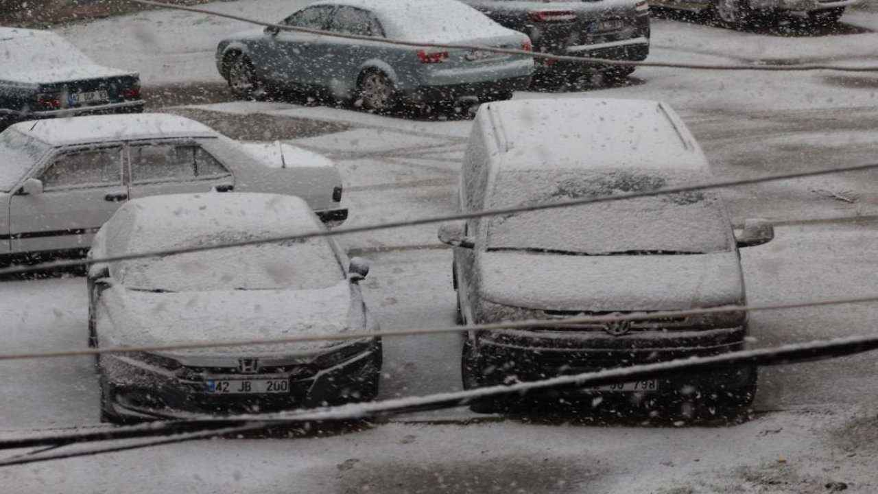 Karapınar'da kar yağışı etkili oldu! Sevinçle karşılandı
